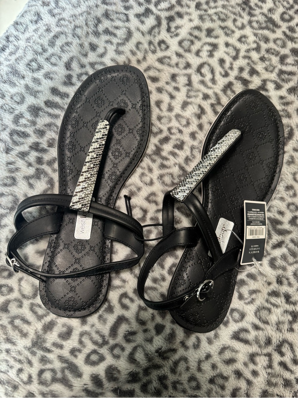 New black sandals size 8